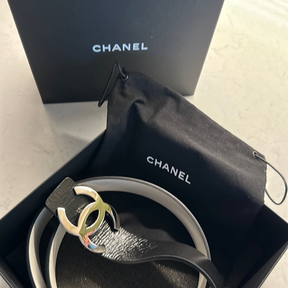 CHANEL Calfskin CC Reversible Belt 80 Black White